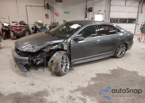 2017 Volkswagen Passat 1.8T R-Line из США, поврежденный, VIN 1VWDT7A35HC063306